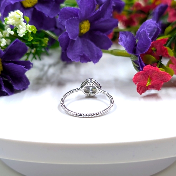 925 Sterling Silver Minimalist Style Crystal Ring with Popcorn Band - Picture 4 of 4